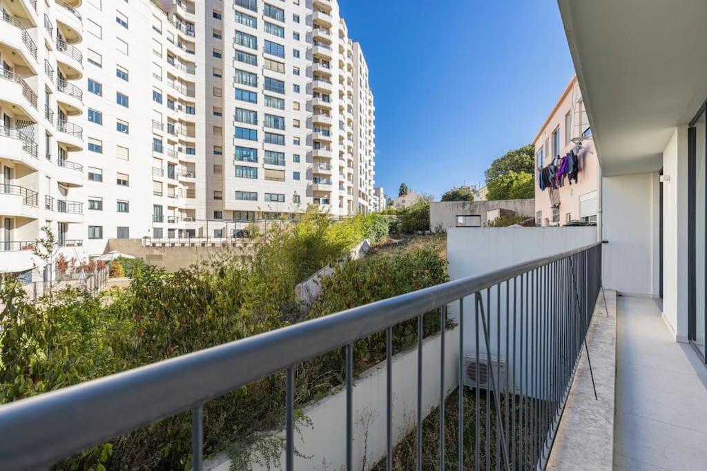 Campolide Lovely 2 Bedroom By Innkeeper Lisbon Bagian luar foto