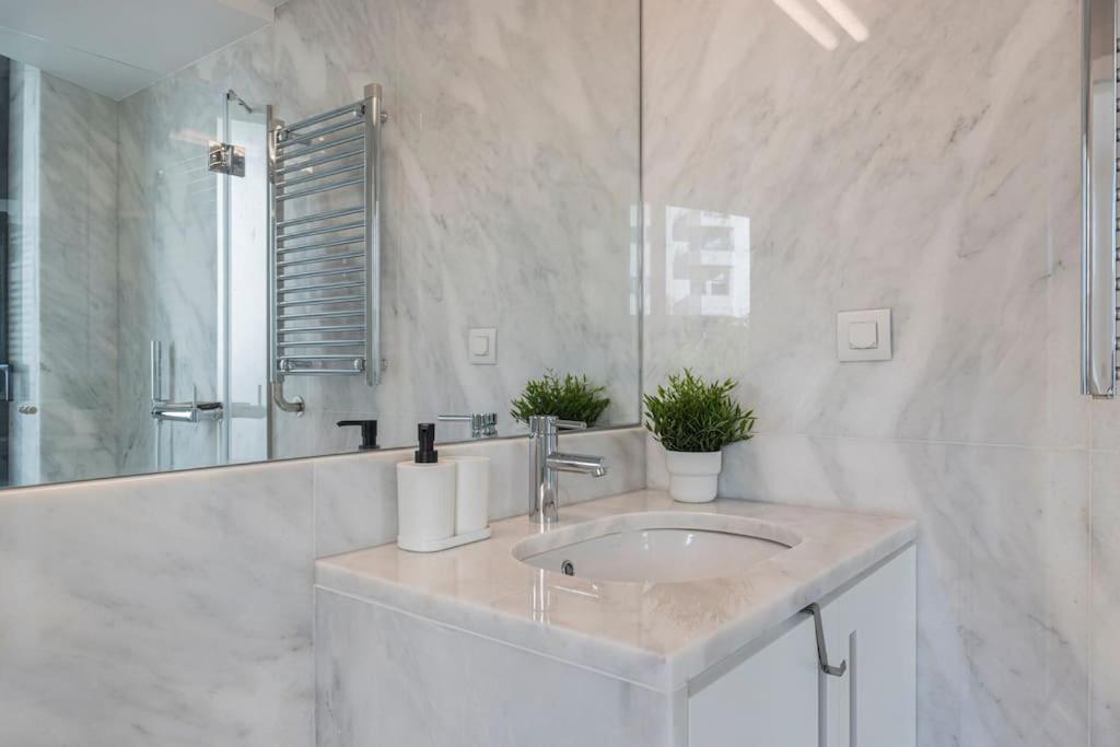 Campolide Lovely 2 Bedroom By Innkeeper Lisbon Bagian luar foto